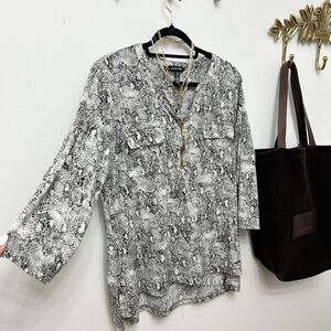 Ellen Tracy Black and White Blouse